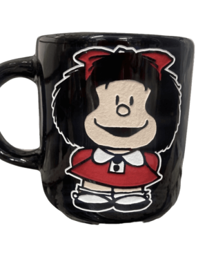 TAZA  NEGRA ~MAFALDA~ $245