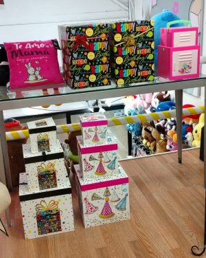 CAJA DE REGALO FELIZ CUMPLEAÑOS (MEDIANA)