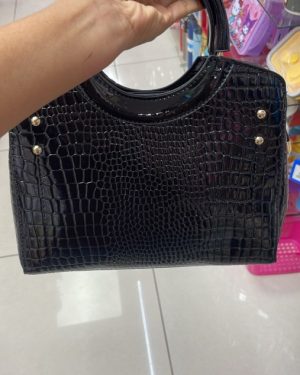BOLSA NEGRA DE PIEL COCODRILO $399