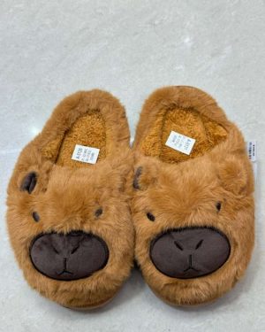 PANTUFLAS DE CAPIBARA CAFE CON NARIZ Y OREJAS CAFE OSCURO $399