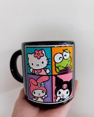 TAZA NEGRA HELLO KITTY Y SUS AMIGOS CUARTETO$245