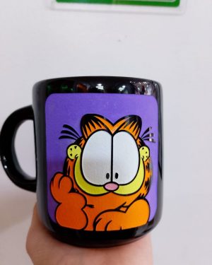 TAZA NEGRA GARFIEL $245