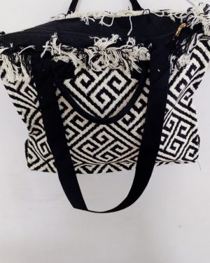 BOLSA PARA PLAYA CON BARBITAS Y DETALLES NEGROS MOD BP131 $399