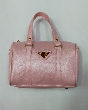 BOLSA EN FORMA DE MALETIN CHICO CON CORREA $299