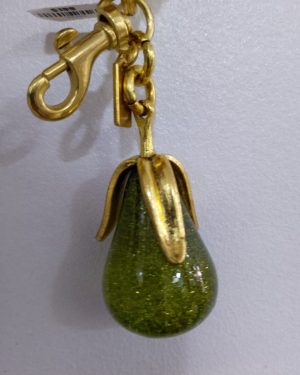 LLAVERO DE PERA COLOR VERDE CON BRILLOS $169